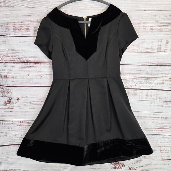 STS Sail to Sable Black Velvet Trim Dress Sz 10 Pleated Split V-Neck Whimsigoth - Picture 1 of 10